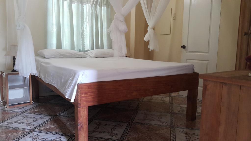 Lillibets Aparthotel Castara Екстериор снимка